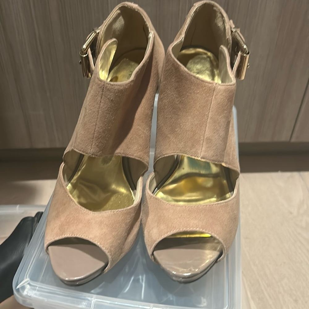 NINE WEST “The Ocean” Suede Heels - Tan